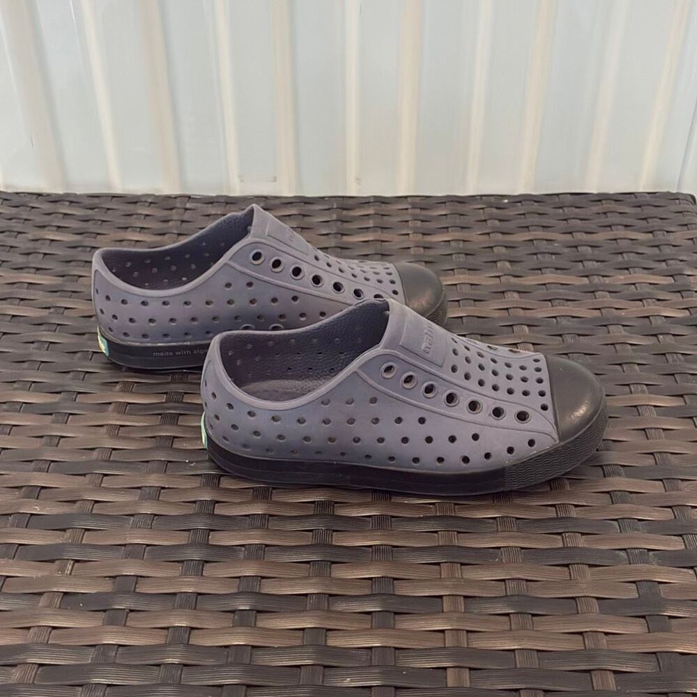 Native Jefferson shoes children’s size 11